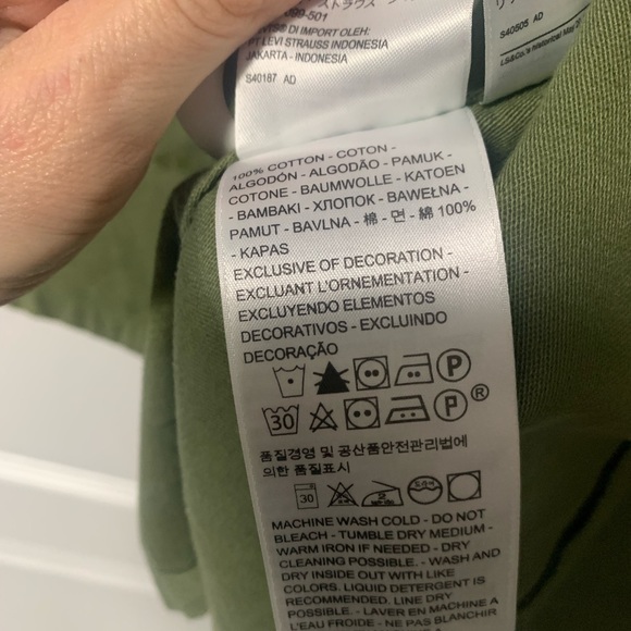 Levis Jacket /Shirt- Size Small - NWOT - Beautiful Details - Picture 5 of 9